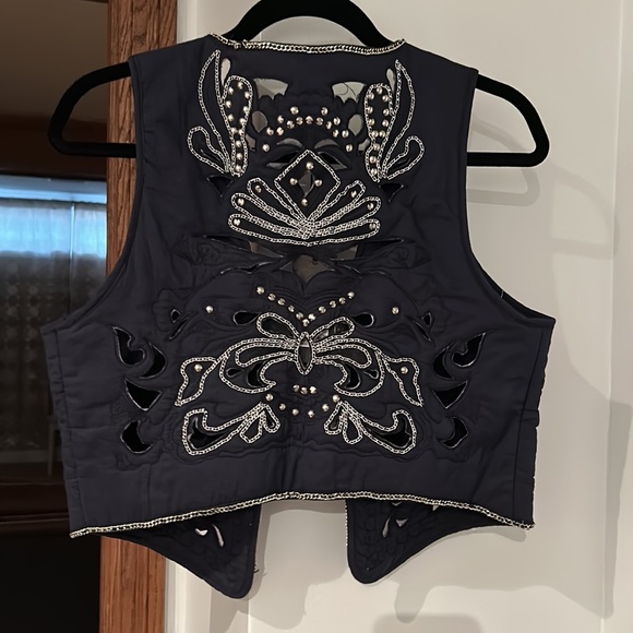 Embroidered vest - Picture 3 of 4